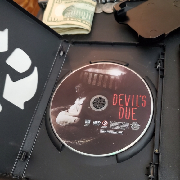 4 different GENTLY used Horror DVDs - Picture 2 of 8